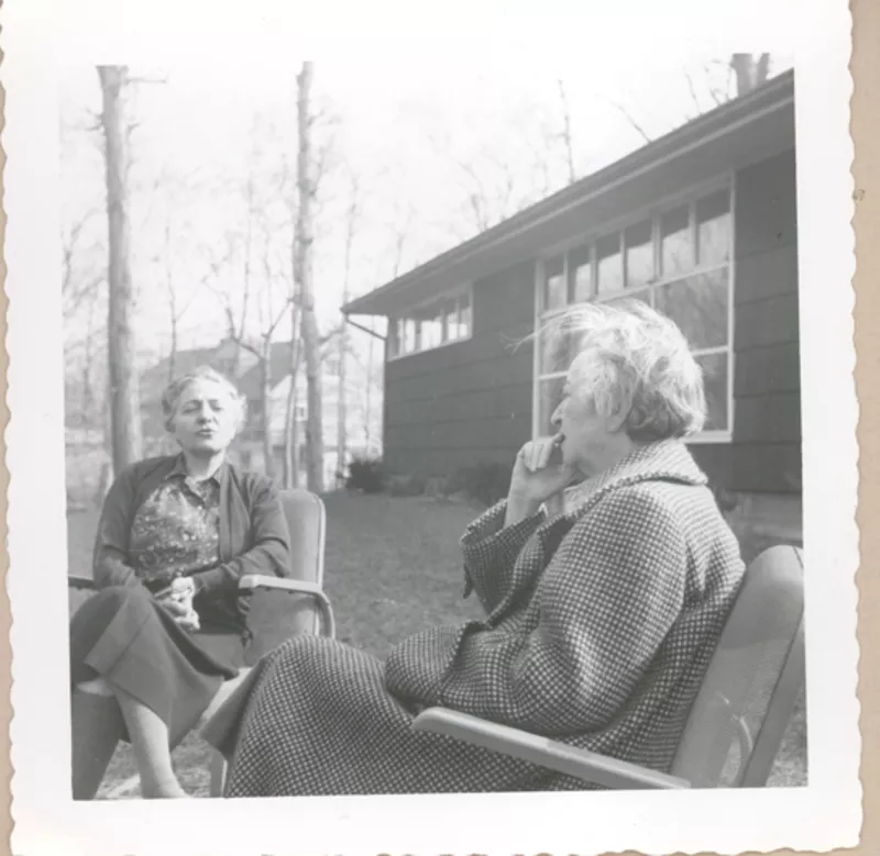 [Gabriela Mistral en Nueva York]  [fotografía].