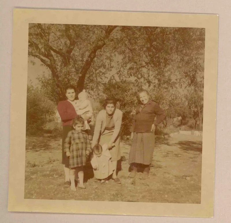 [Familia italiana]  [fotografía].