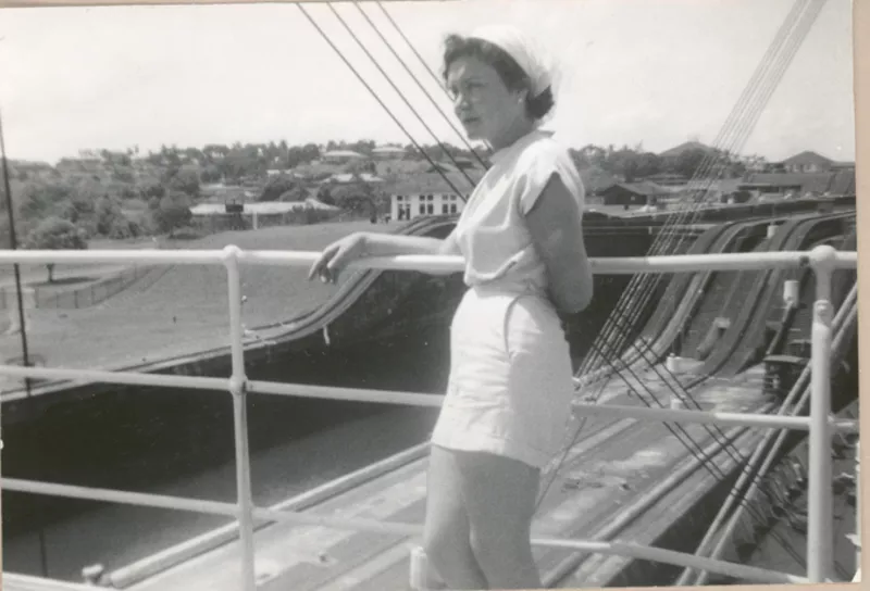 [Gilda Péndola a bordo del Santa Isabel]  [fotografía].