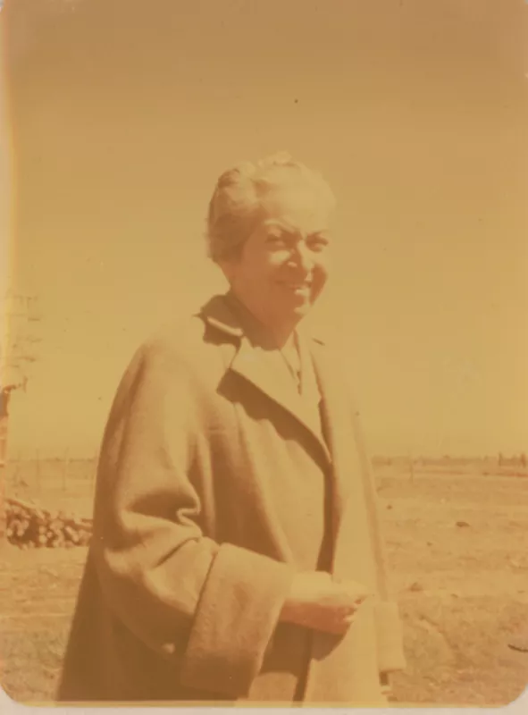 [Retrato de Gabriela Mistral]  [fotografía].