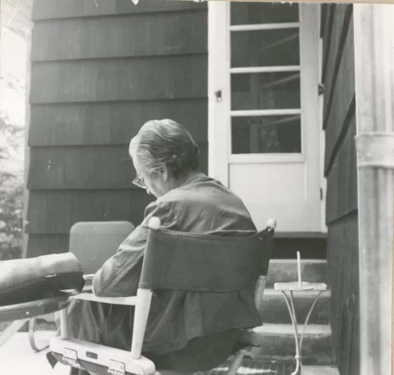 [Gabriela Mistral en Nueva York]  [fotografía].