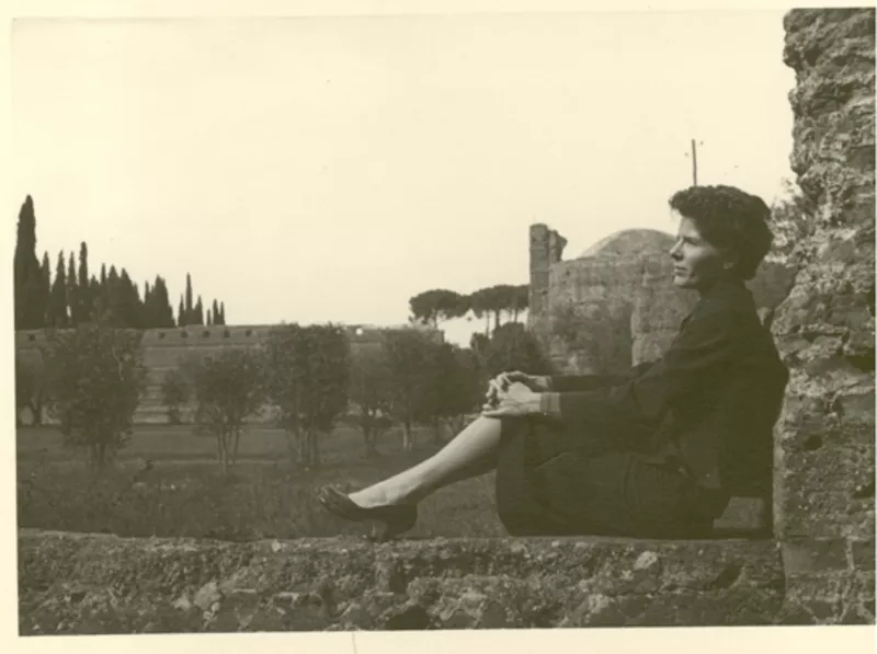[Doris Dana en Italia]  [fotografía].