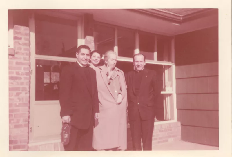 [Gabriela Mistral en New York]  [fotografía].