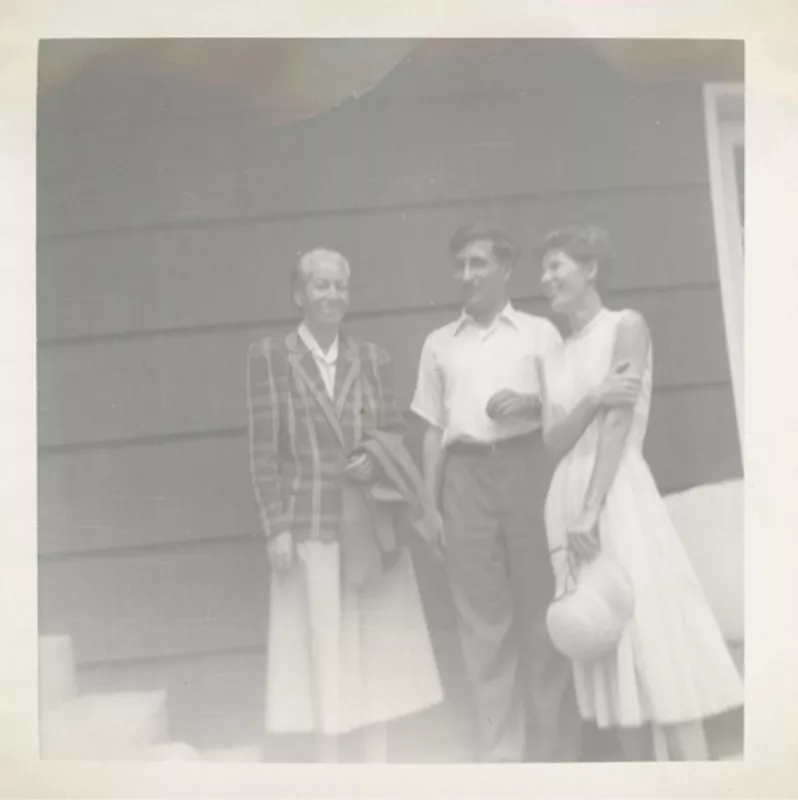 [Gabriela Mistral en New York]  [fotografía].