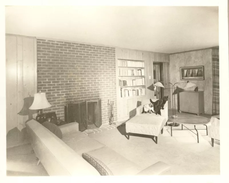 [La casa de Gabriela Mistral en Roslyn Harbor en New York]  [fotografía].