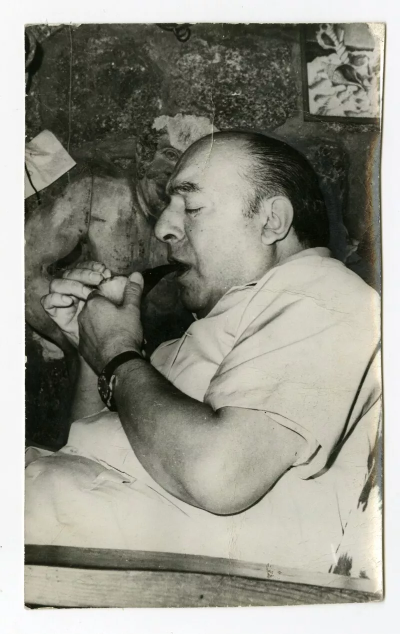 [Retrato de Pablo Neruda]  [fotografía] Julio Bustamante.