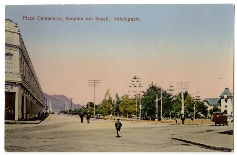 Plaza Centenario, Avenida del Brasil, Antofagasta : [A un costado, el llamado Edificio Centenario, de la Familia Garafulic] [fotografía] Lemare & Co.