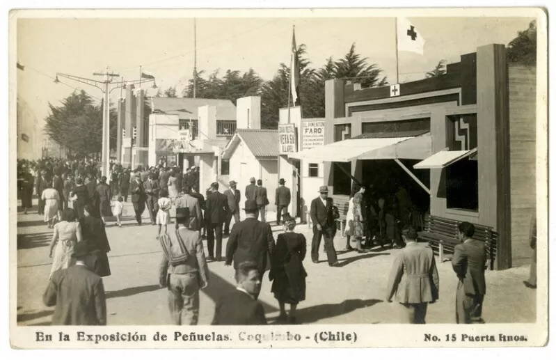 En la Exposición de Peñuelas. Coquimbo - (Chile) : [Pabellones de diversos expositores] [fotografía] Puerta Hnos.