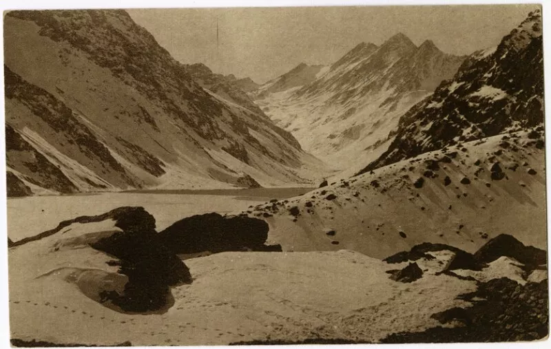 Cordillera de Los Andes - Chile. "Laguna del Inca"  [fotografía] Hume y Walker.