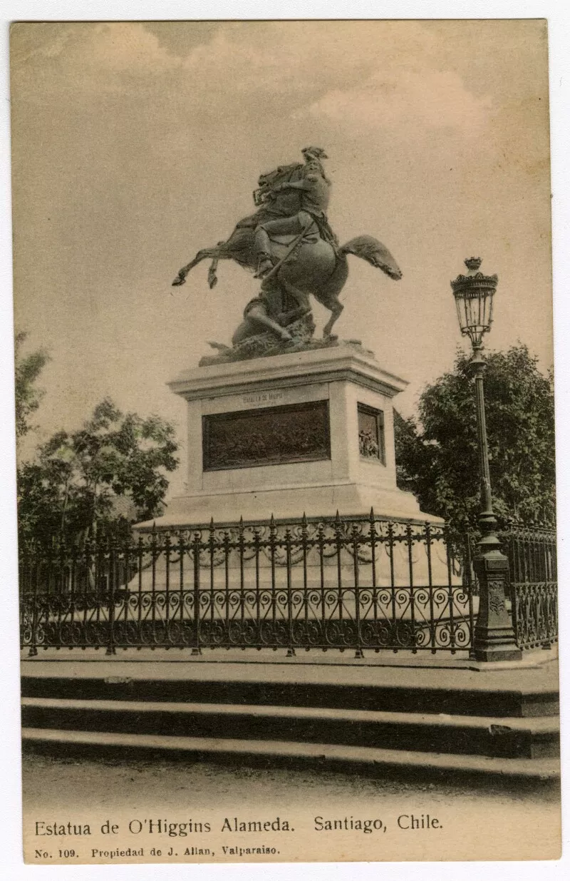 Estatua de O'Higgins, Alameda. Santiago, Chile : [Monumento ecuestre, circundado por una verja de fierro y faroles en las esquinas] [fotografía] J. Allan.