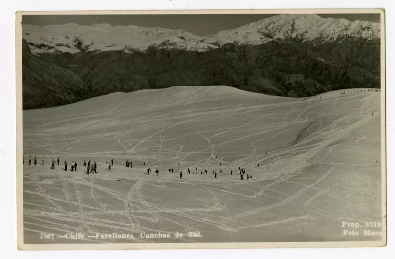 Chile.-Farellones, Canchas de Ski, Santiago canchas de Golf Los Leones  [fotografía] Foto Mora.