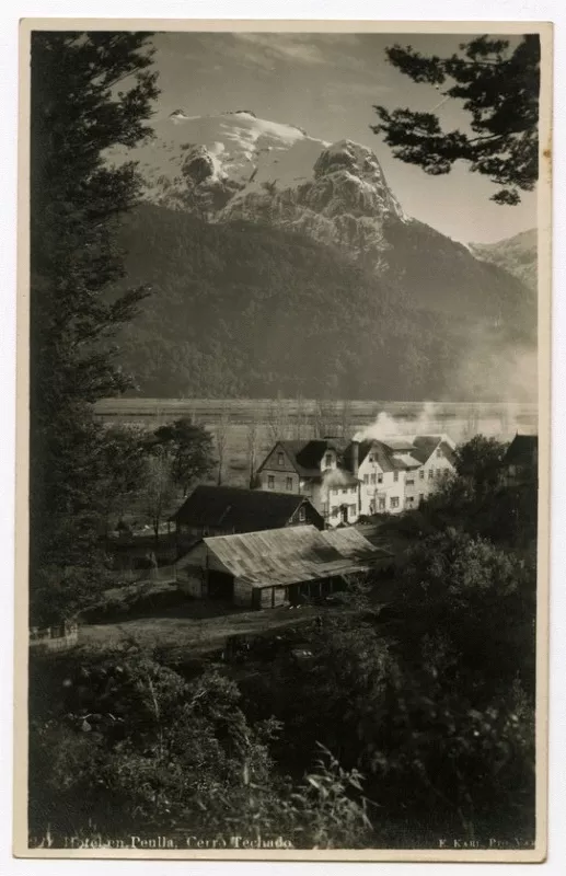 220. Hotel en Peulla, Cerro Techado.  [fotografía] E. Karl.