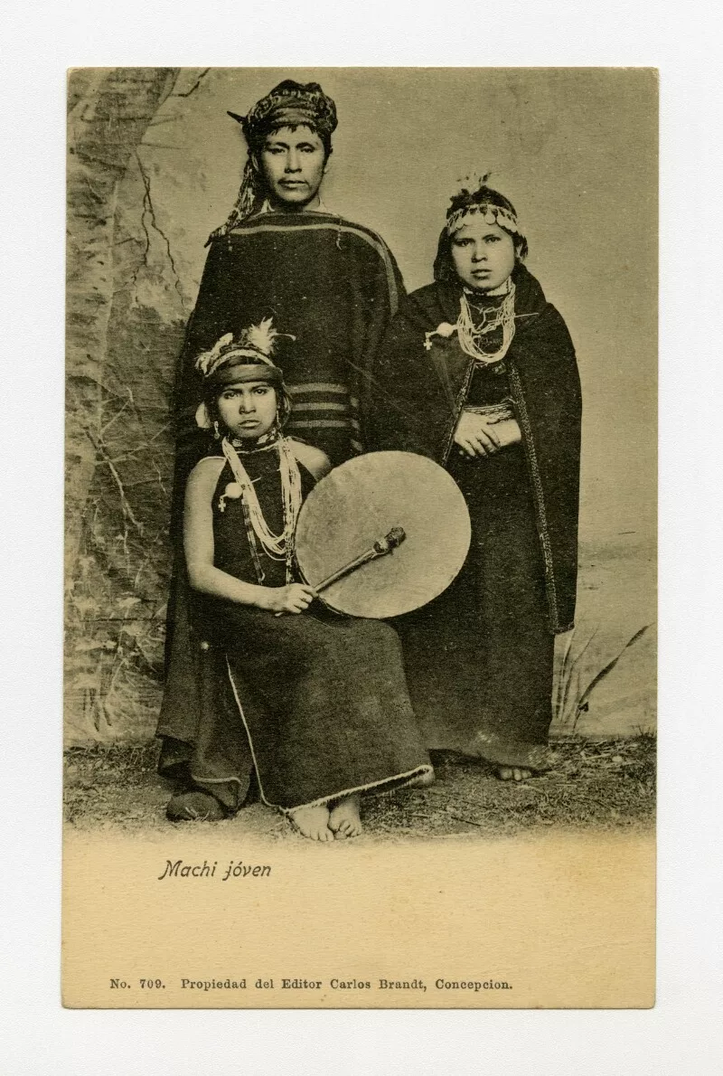 Machi jóven  [fotografía] Carlos Brandt.