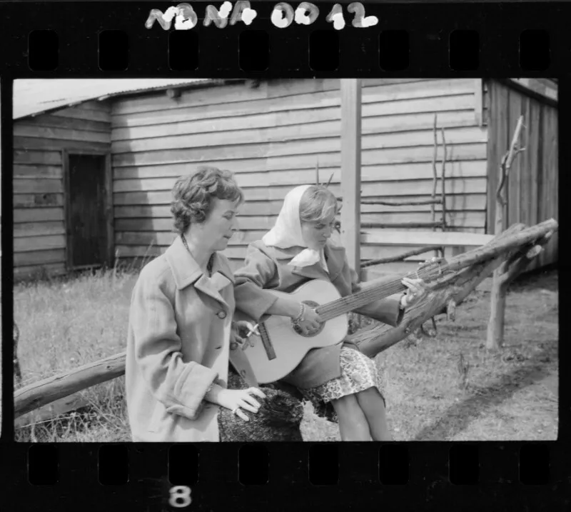 [Dos mujeres cantando]  [fotografía] Antonio Quintana.