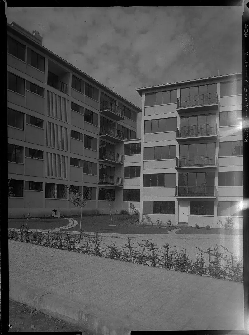 [Conjunto habitacional]  [fotografía] Antonio Quintana.