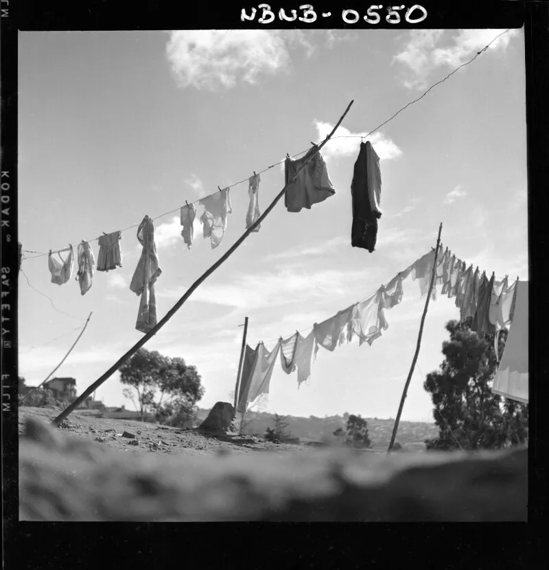 [Ropa tendida]  [fotografía] Antonio Quintana.