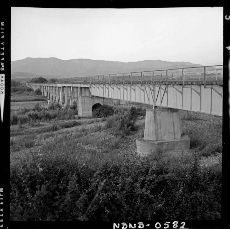 [Puente ferroviario]  [fotografía] Antonio Quintana.