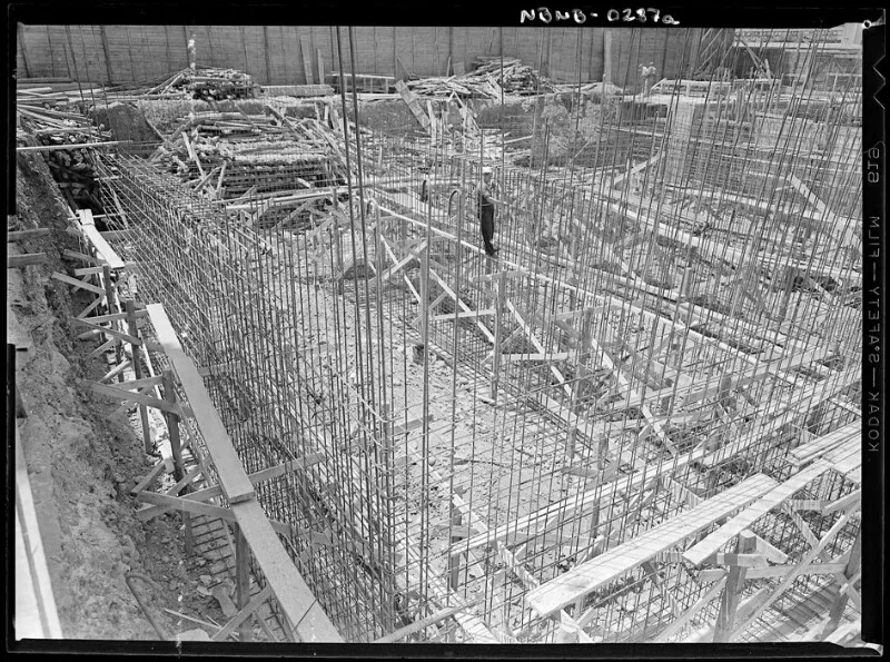 [Estructura de fierro]  [fotografía] Antonio Quintana.