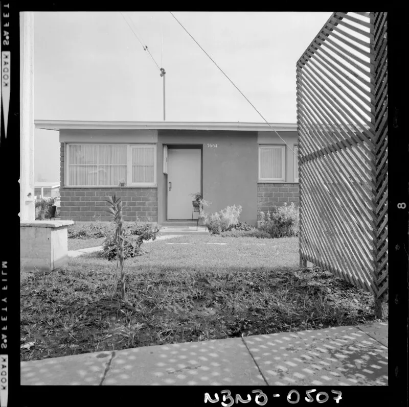 [Vista exterior e interior de vivienda]  [fotografía]Antonio Quintana.