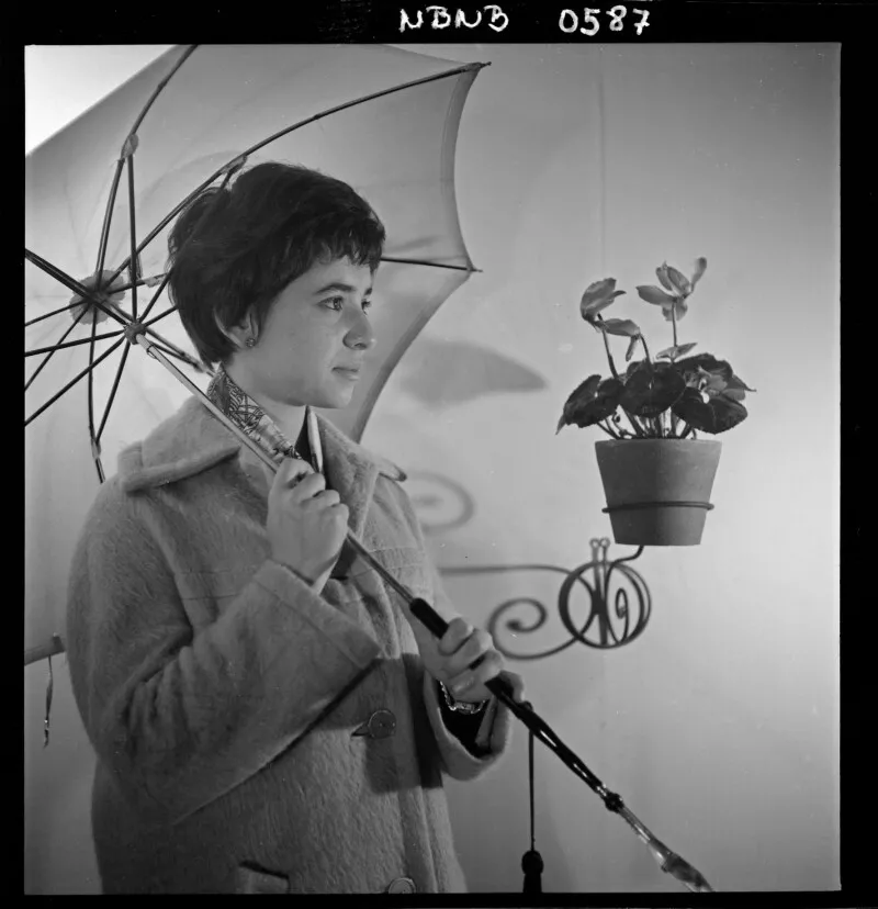 [Grupo de retratos de una joven]  [fotografía] Antonio Quintana.