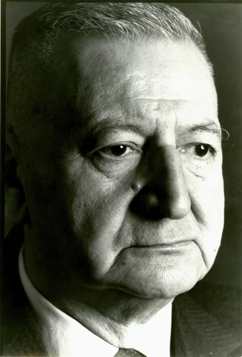 Retrato de Braulio Arenas  [fotografía] Ilonka Csillag.