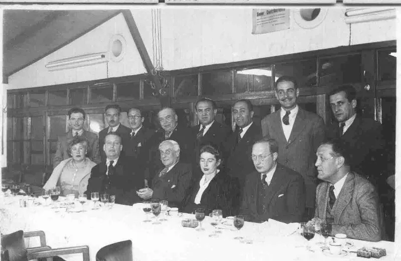 Augusto d'Halmar en un almuerzo  [Fotografía].