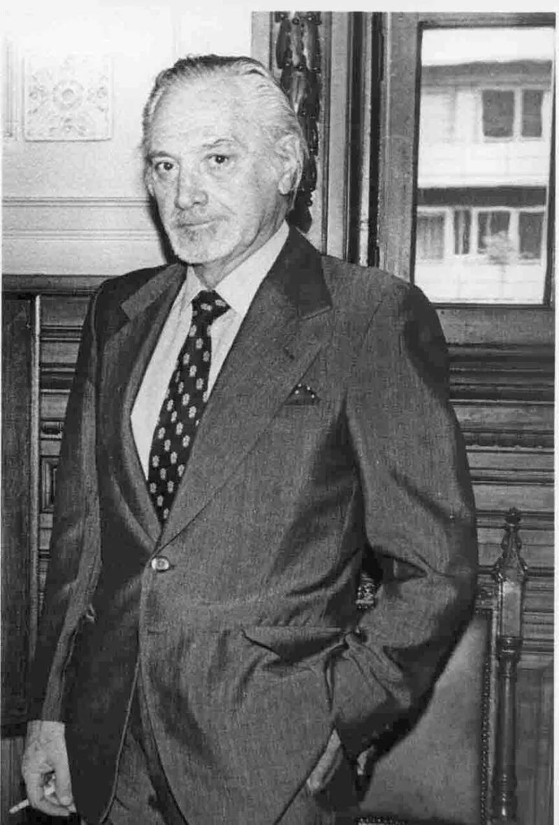 Enrique Campos Menéndez  [fotografía].