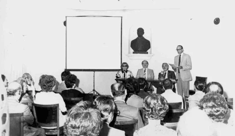Conferencia en la Biblioteca Nacional  [fotografía].