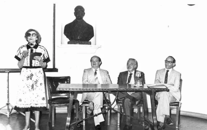 [Conferencia en la Biblioteca Nacional de Chile]  [fotografía].