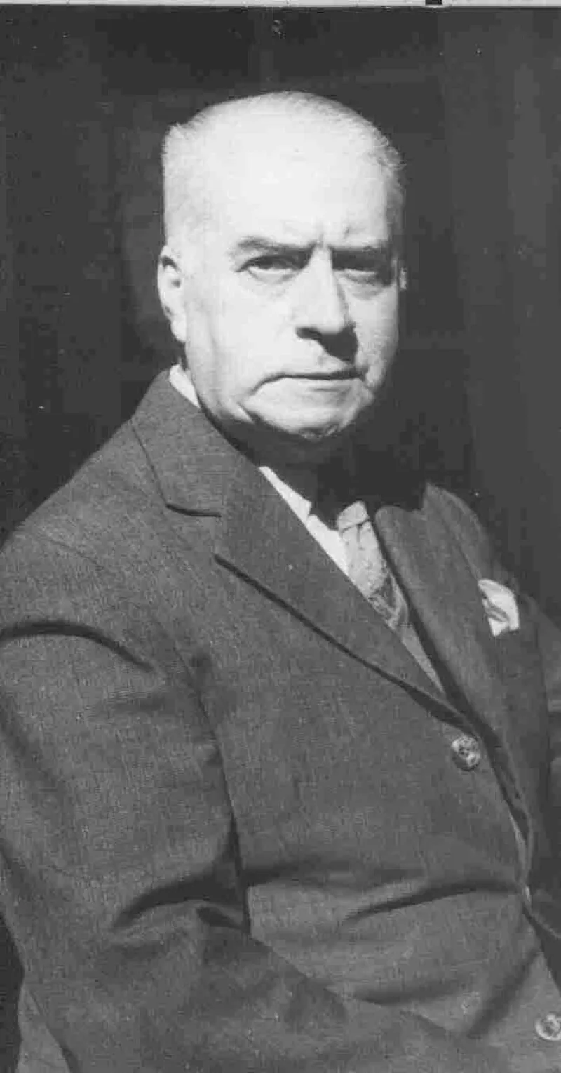 Ángel Cruchaga Santa María  [Fotografía].