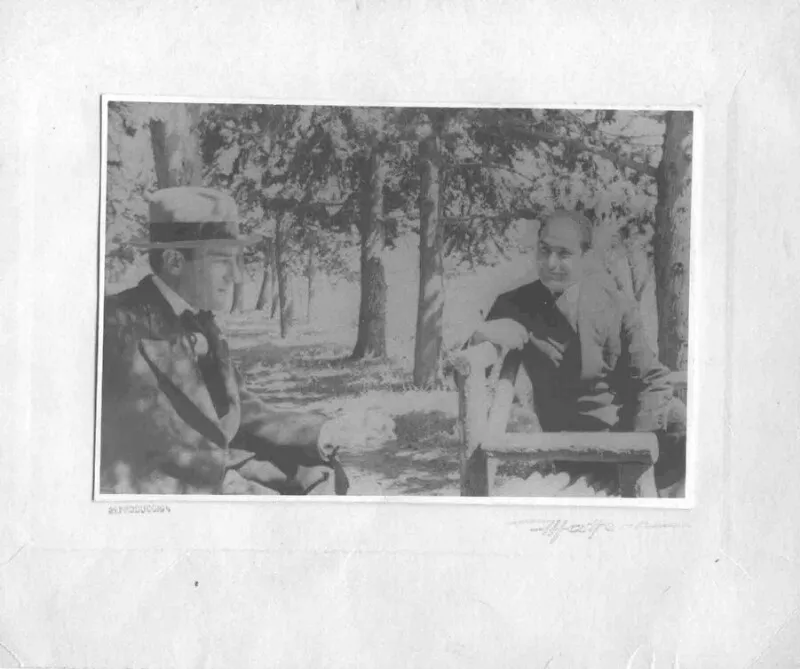 Alone y Miguel Munizaga  [Fotografía].