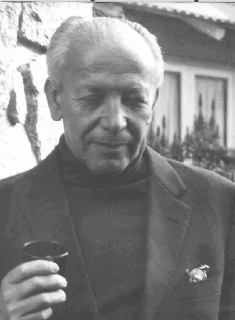 Humberto Díaz-Casanueva  [Fotografía].