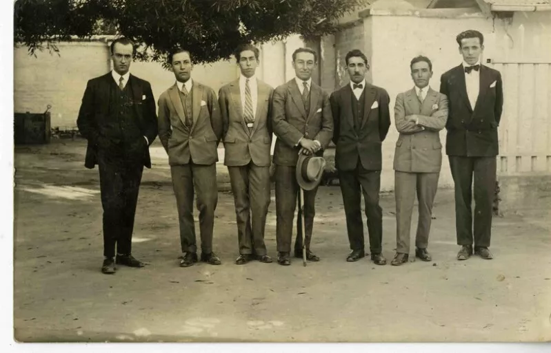 Humberto Díaz-Casanueva y otras personas  [Fotografía].