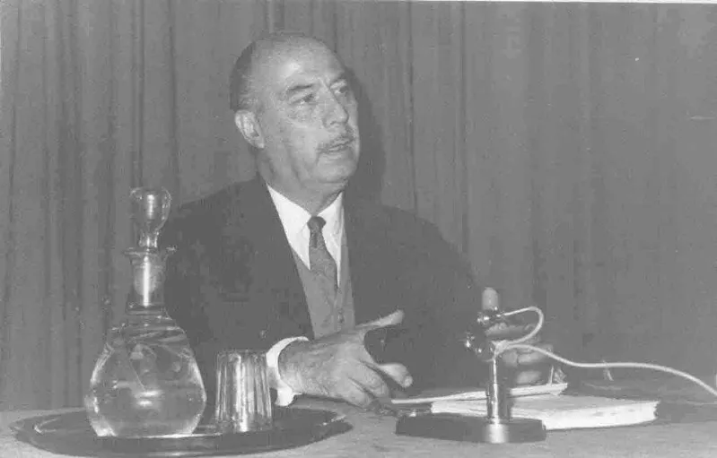 Guillermo Díaz-Plaja  [Fotografía].