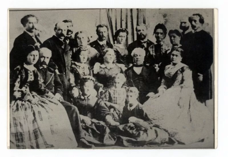 Familia Vicuña Mackenna  [fotografía].