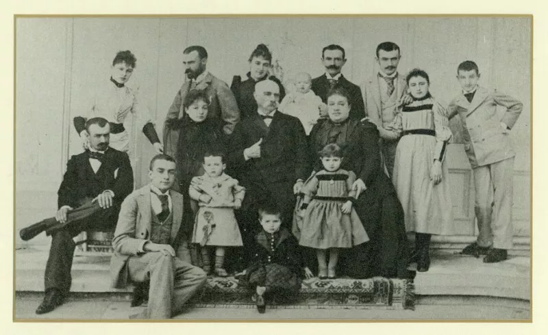 Familia Vicuña Subercaseaux, casa de Calle Agustinas.  [fotografía].