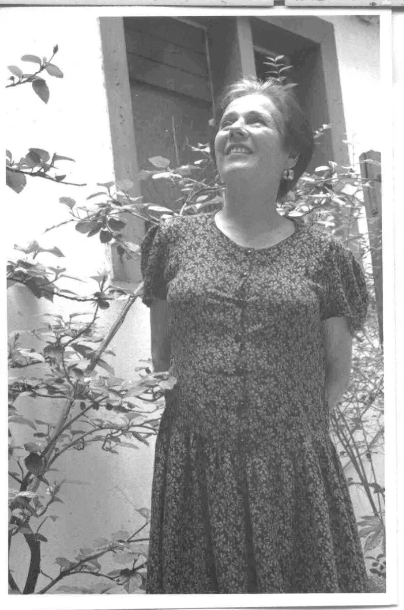 Mónica Echeverría  [Fotografía].