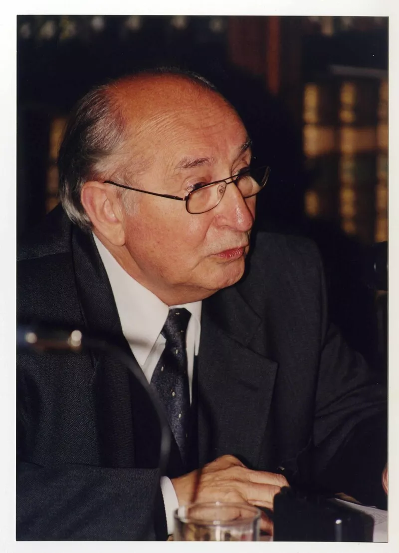 Pedro Lastra en la Biblioteca Nacional de Chile  [fotografía] Julio Ruiz.
