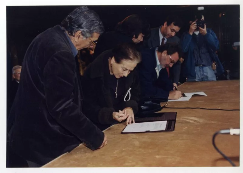 Patricio Manns y Mónica Echeverría  [fotografía] Julio Ruiz.