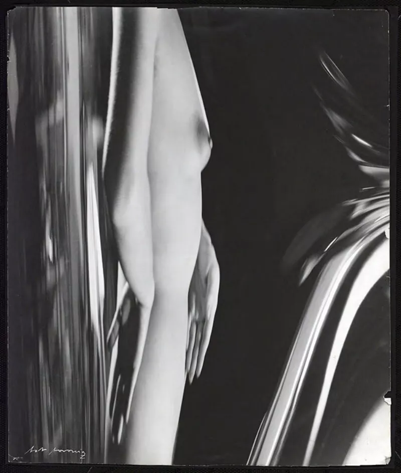 [Desnudo femenino] Eva, paisaje lunar  [fotografía] Bob Borowicz.