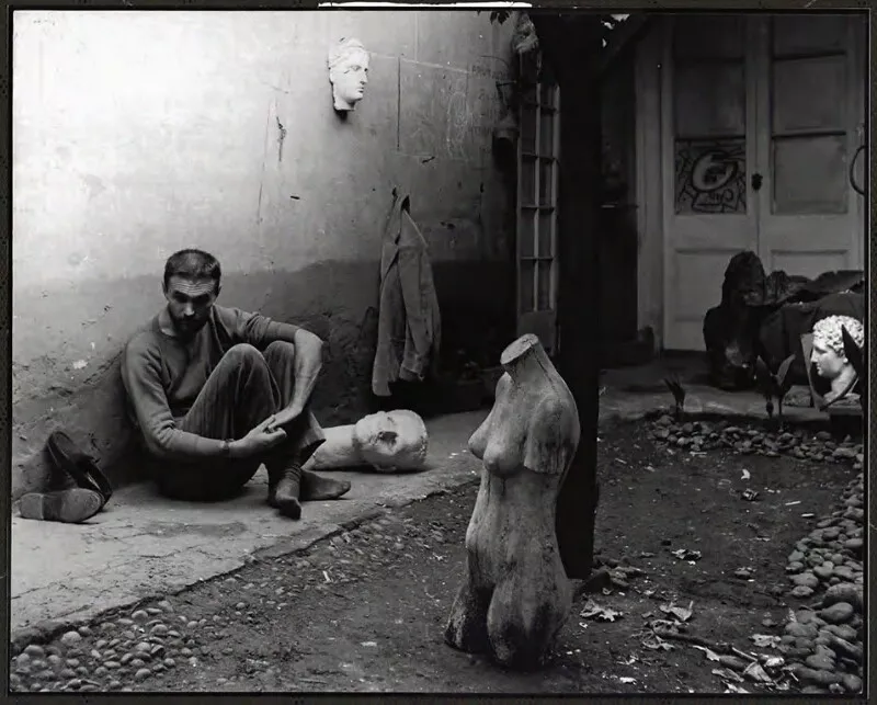 [Autorretrato; Bob Borowicz, patio de la casa de calle Mosqueto]  [fotografía] Bob Borowicz.