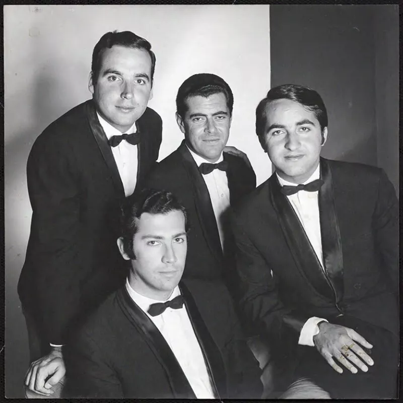 [Conjunto musical "Los Solitarios": Guillermo (Willy) Bascuñán, Carlos Jorge Videla, Segio Lillo y Martín Urrutia]  [fotografía] Bob Borowicz.