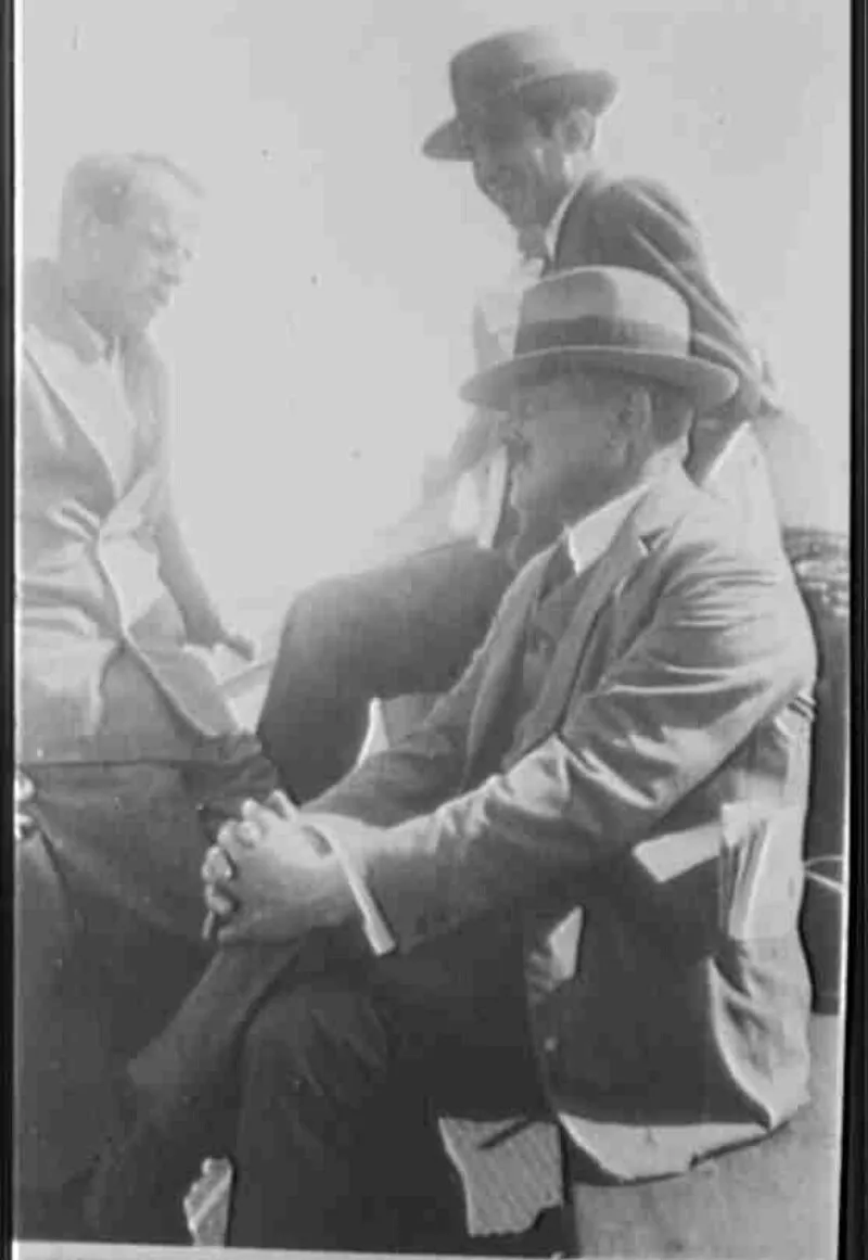 Salvador Reyes y Oreste Plath  [Fotografía].
