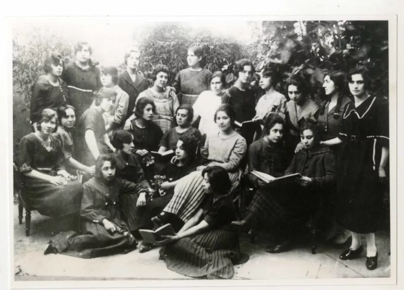 Escuela Normal de Santiago  [Fotografía].