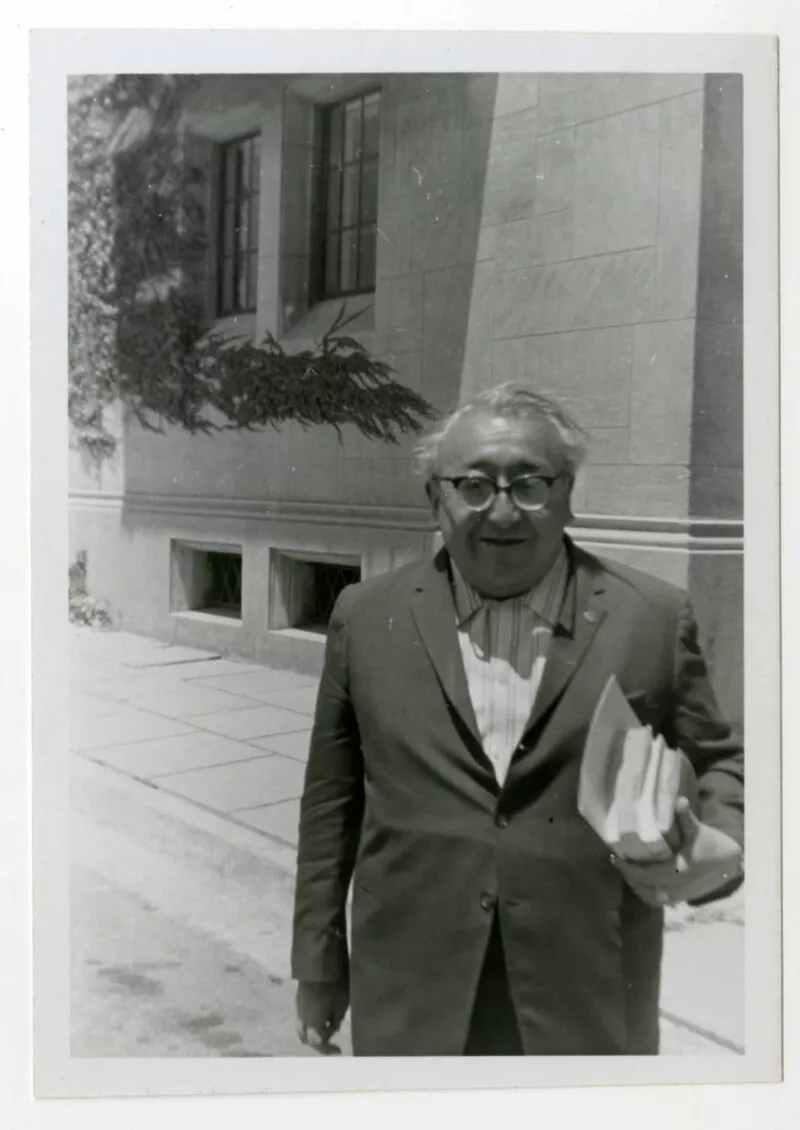 Andrés Sabella  [Fotografía].