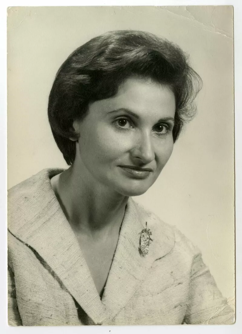 Helen Aritrika  [Fotografía].