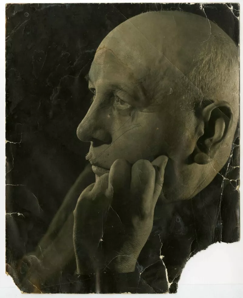 Fernando Santiván  [Fotografía].