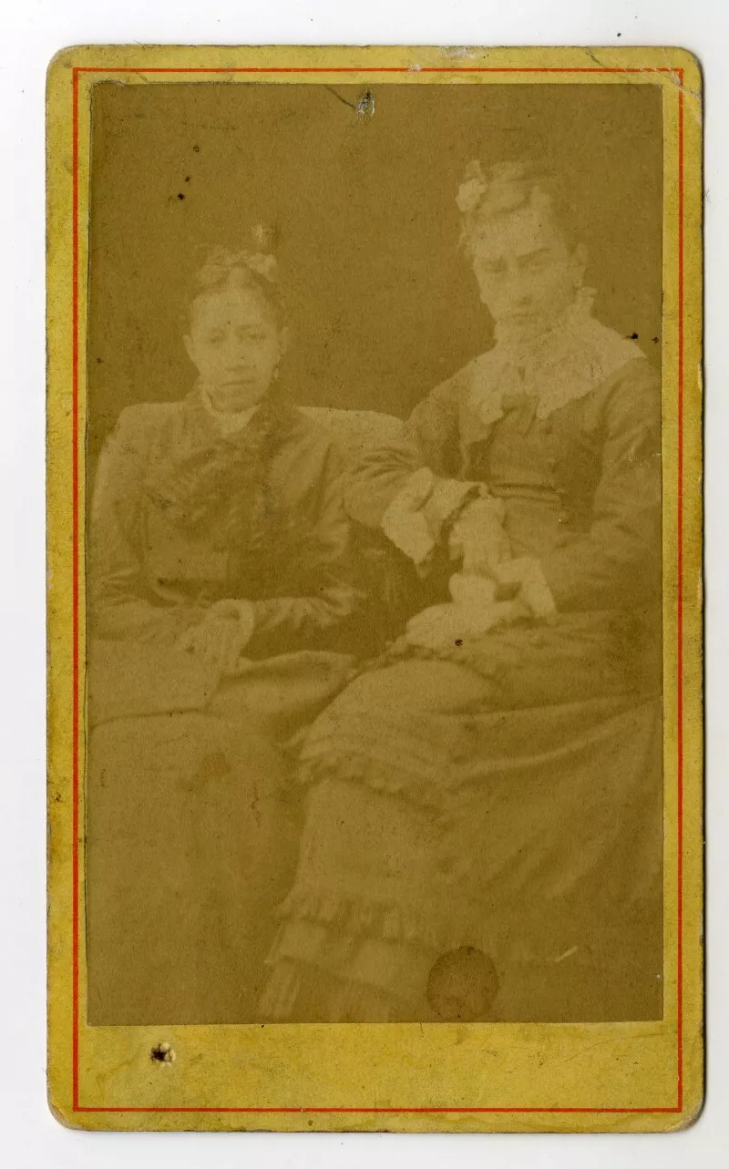 Rufina y Clarisa Puga  [Fotografía].