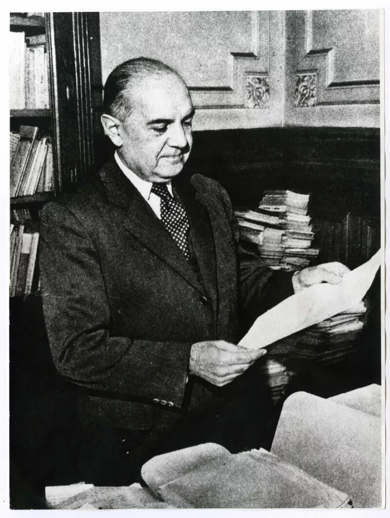 Raúl Silva Castro  [Fotografía].