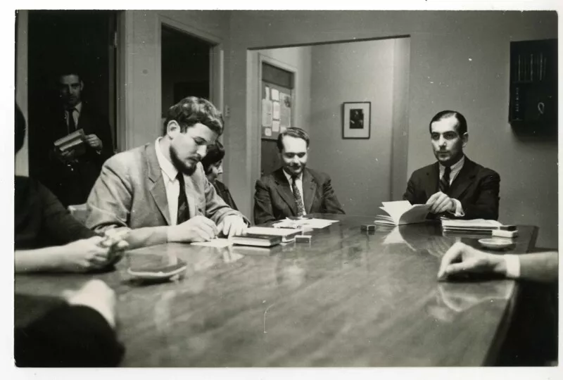 Reunión del Centro de Investigaciones de Literatura Comparada  [Fotografía].
